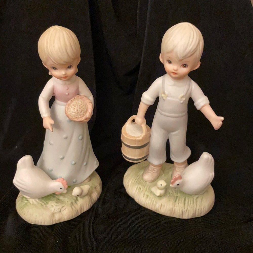 Lefton hand painted The Christopher Collection 1982 farm kids pair w/chickens